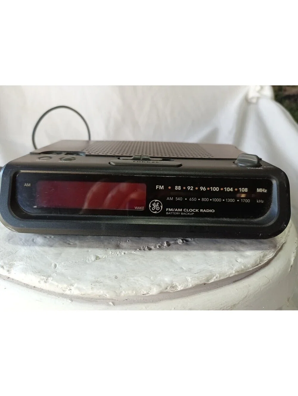 GE 7-4613 Vintage Digital Alarm Clock Radio AM/FM LED Wood Grain Retro Tested